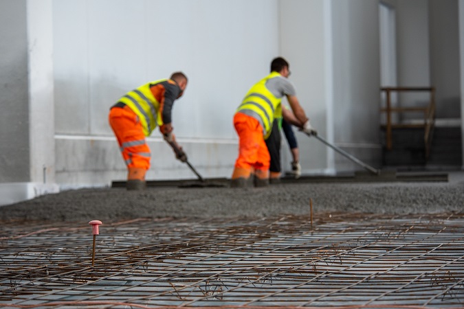 Le pavimentazioni in calcestruzzo vengono distinte in funzione della destinazione d'uso, produttiva o civile, tra industriali e civili.